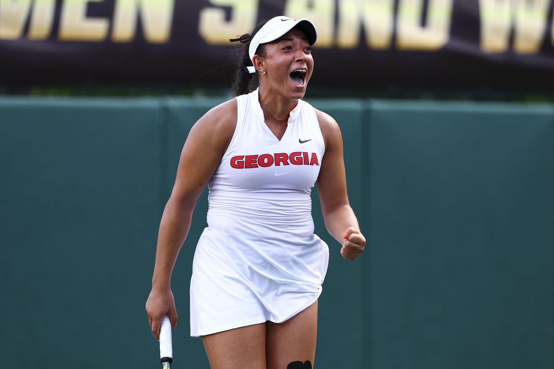 Sofia Rojas celebrates after securing Georgia its 2nd college tennis team title | Image Source: Getty